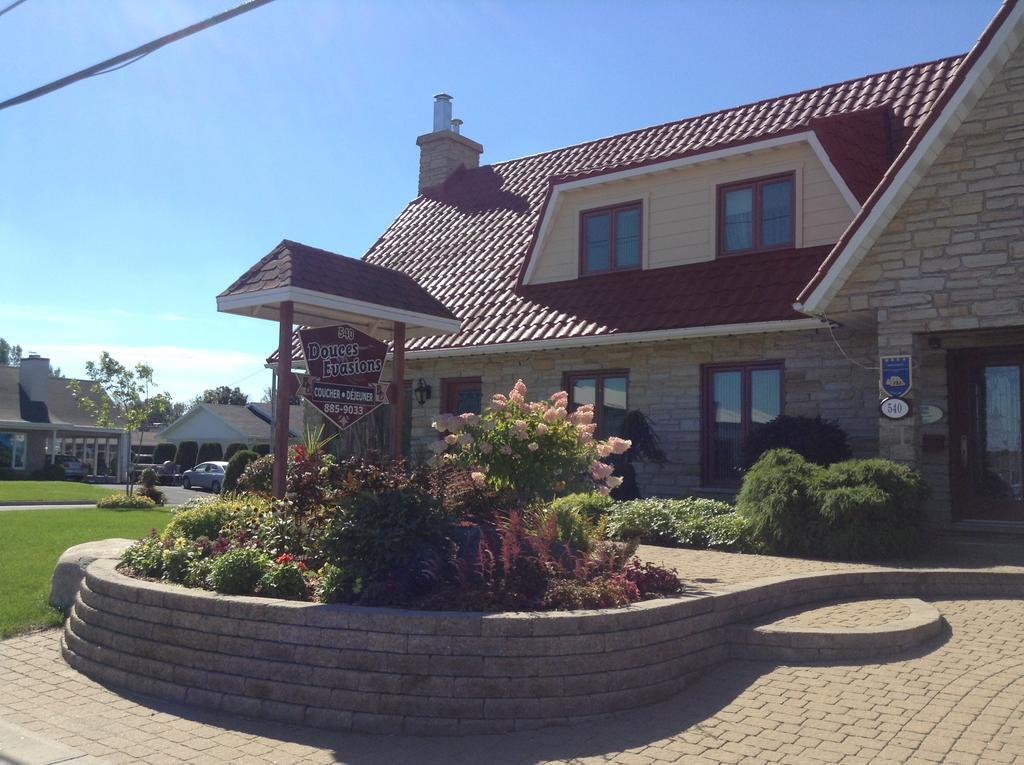 Douces Evasions Bed & Breakfast Saint-Anselme Exterior photo