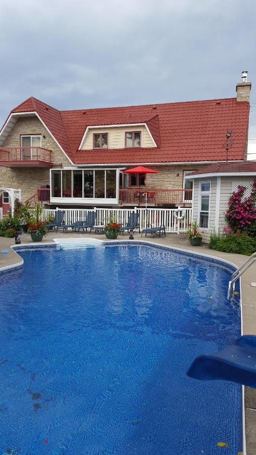 Douces Evasions Bed & Breakfast Saint-Anselme Exterior photo